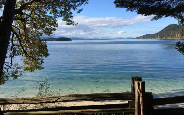 Sticks and Stones Cottage-Arbutus Grove