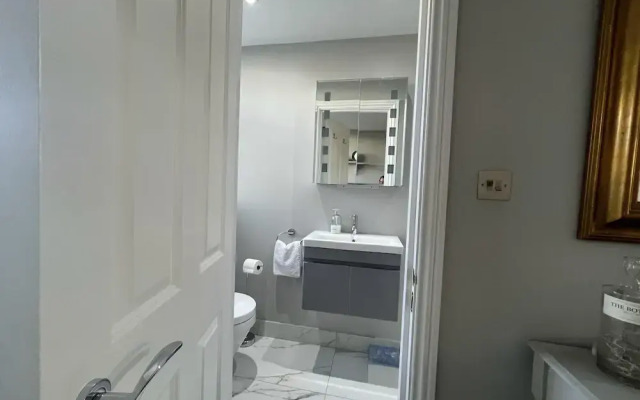 Wimbledon - Apartment - Sleeps 2 -private Entrance
