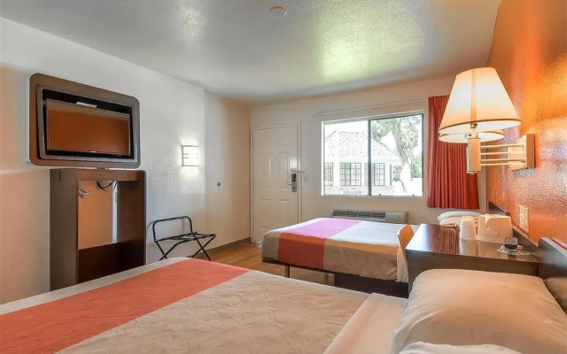 Motel 6 Carlsbad Downtown