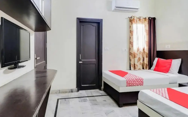 Royal Guest House by OYO Rooms
