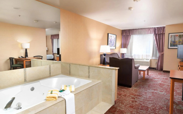 Crystal Inn Hotel & Suites Midvalley