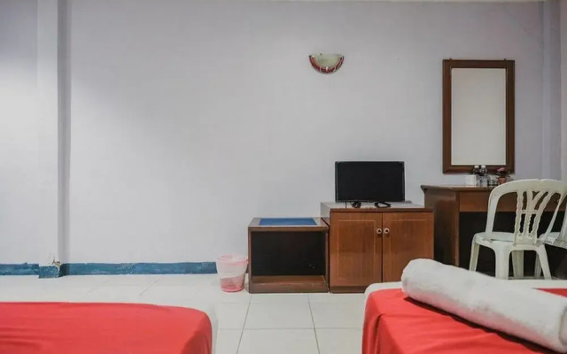 RedDoorz near Nagoya Hill Mall Batam 5