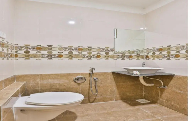 OYO 22090 Hotel Mall Residency