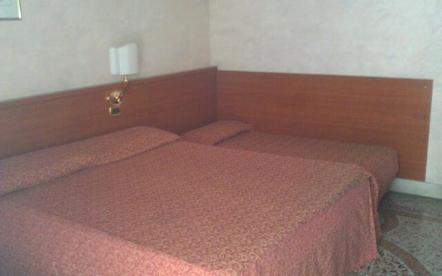 Отель Rome Accommodation Италия, Рим - отзывы, цены и фото номеров - забронировать отель Rome Accommodation онлайн комната для гостей