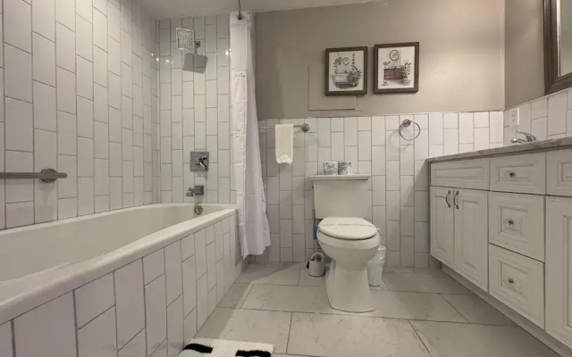 Downtown 3BD City View with Washer Dryer