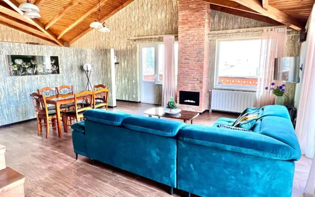 Penthouse Apartment 401