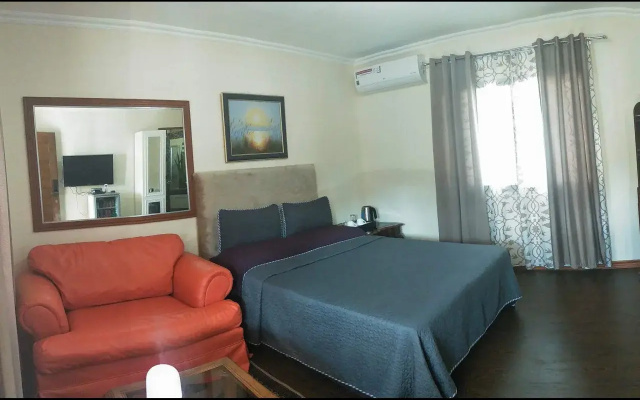 Foxy's Beach Resort