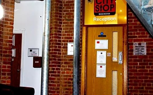 Апартаменты City Stop Manchester Apartments вид на фасад