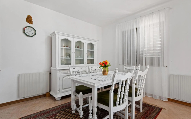 Stylish Villa in Buje With Outdoor Kitchen