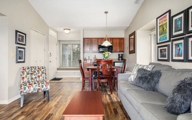Stunning Lake Views The Shores 5577