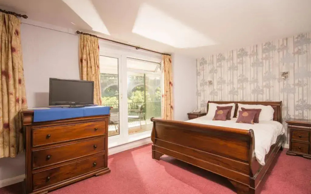 Chainbridge Hotel