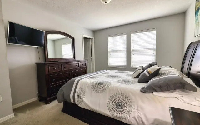 Cinthia s 4-bed Compass Bay Vacation Townhome