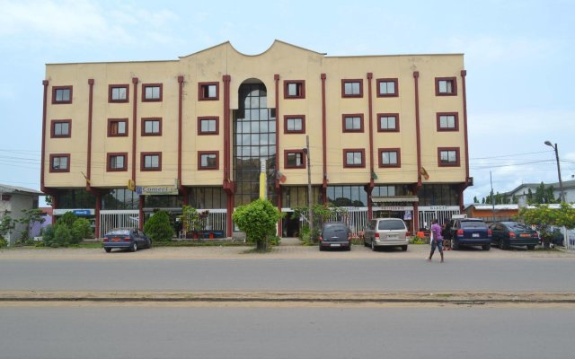 Denver Plaza Hotel in Douala, Cameroon from 39$, photos, reviews - zenhotels.com hotel front