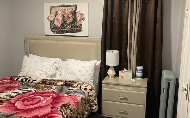 Newly Renovated 2 floor Getaway