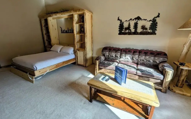 Gateway Lodge 5062