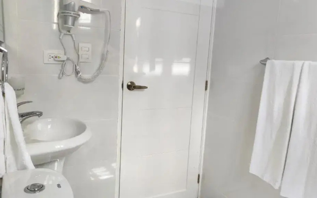 Gated Community with 24/7 Security Pool Fast Wifi