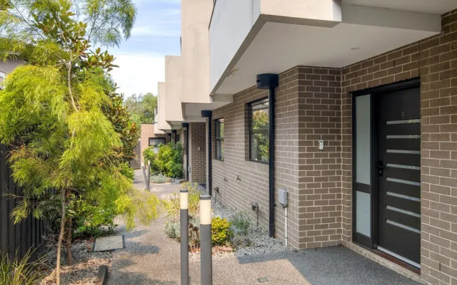 Relaxing Family Townhouse Near Melbourne's