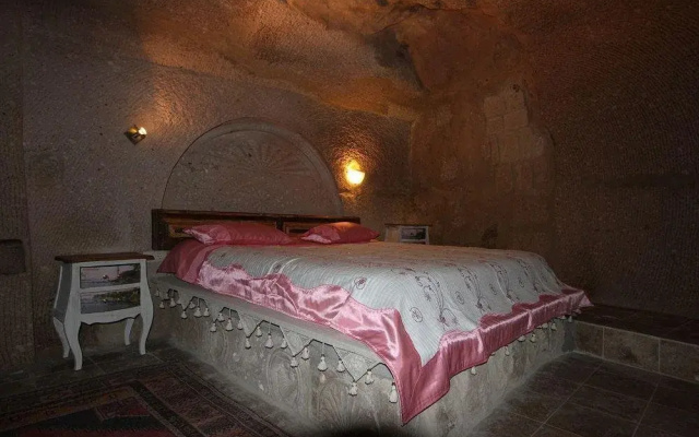 AkCave Suites & Resort
