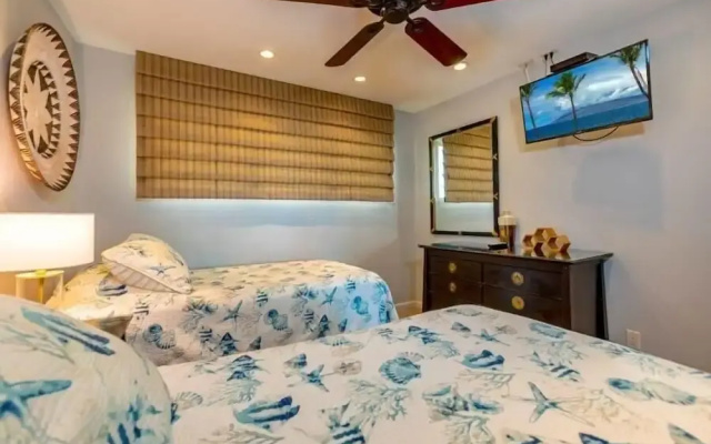 Royal Mauian, #114 2 Bedroom Condo by RedAwning
