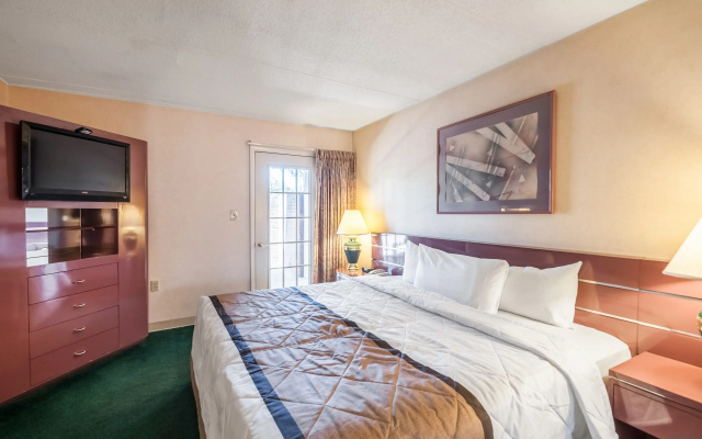 Rodeway Inn & Suites Charles Town