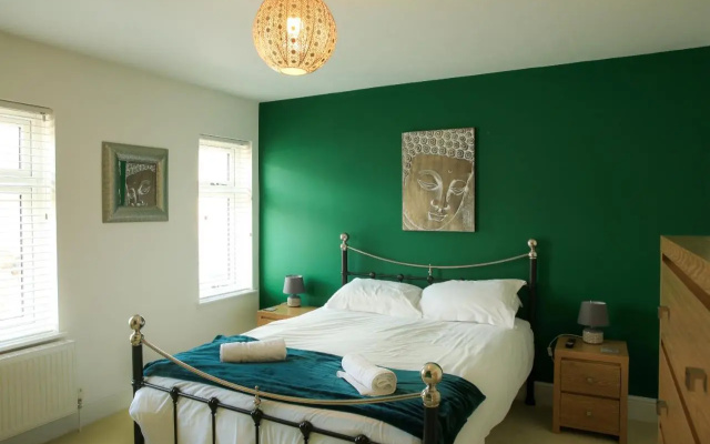 Fully Refurbished Property-March 22-Next to Beach