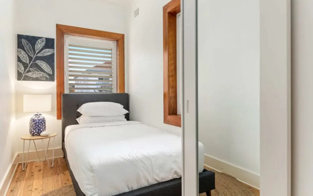 Beachside Living in Modern 2 Bedroom Apartment