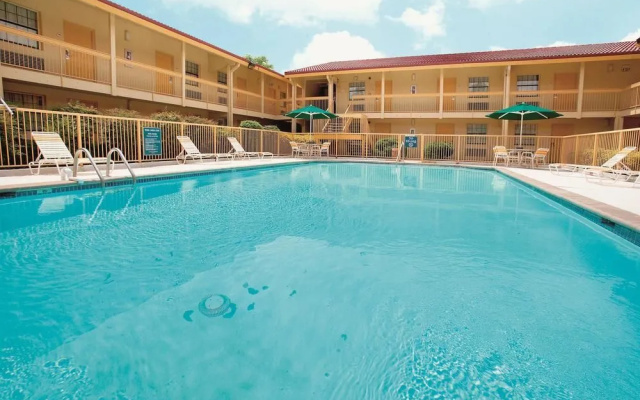 Days Inn & Suites Huntsville