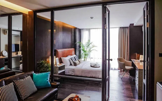 Balcony Courtyard Hotel & Serviced Apartment