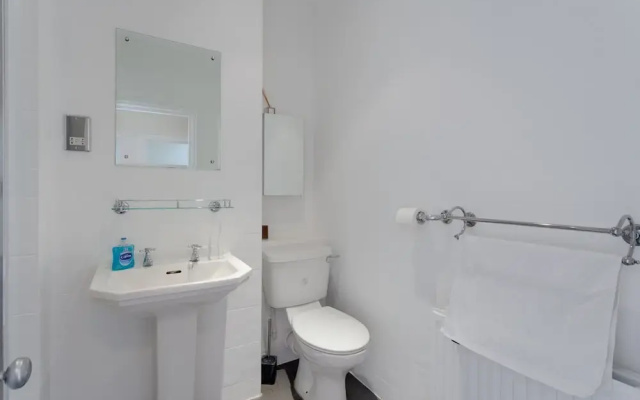 Spacious 3 Bedroom Apartment in Chelsea