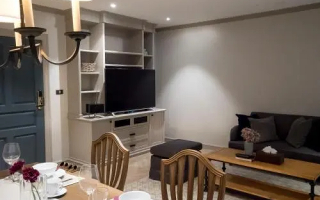 Thea, Executive Suite Serviced Apartment in Ekamai