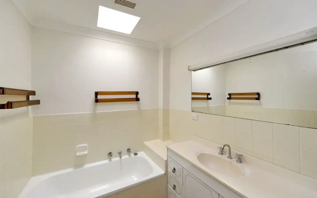 The Crest, Unit 5/6-8 Tomaree Road