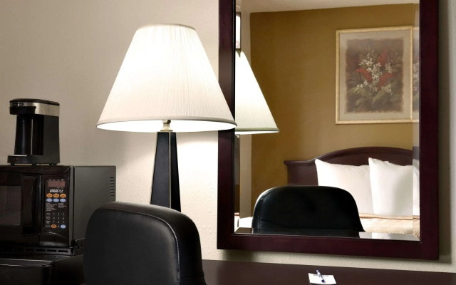 Travelodge by Wyndham La Porte/Michigan City Area