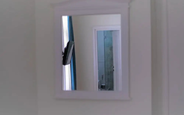 Отель Crown