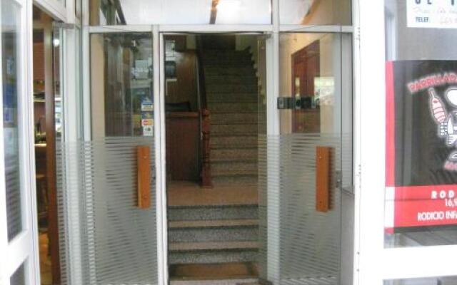 Отель Hostal Linar вид на фасад