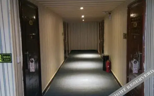 Xinzheng Qingyue Yaju Hotel