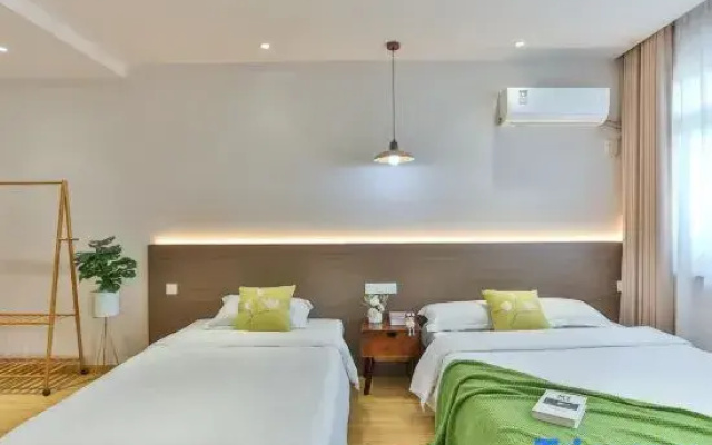 The 2 90's Guys Inn