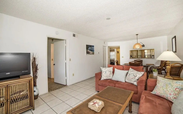 Shorewalk lakeview condo close to IMG