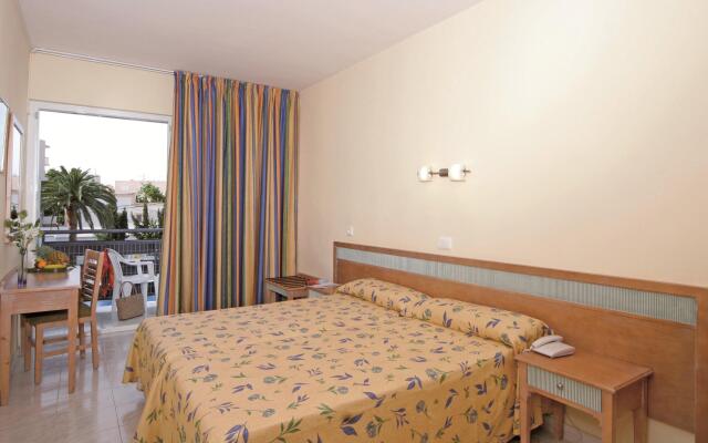 Отель Azuline Hotel Pacific Испания, Сан-Антони-де-Портмань - 2 отзыва об отеле, цены и фото номеров - забронировать отель Azuline Hotel Pacific онлайн вид на фасад