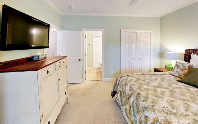 Lakeside - 4 Br Home