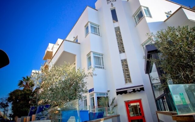 Gordon Hotel & Lounge вид на фасад