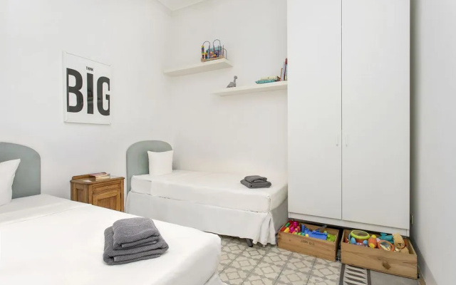 Spacious and luminous flat with balcony
