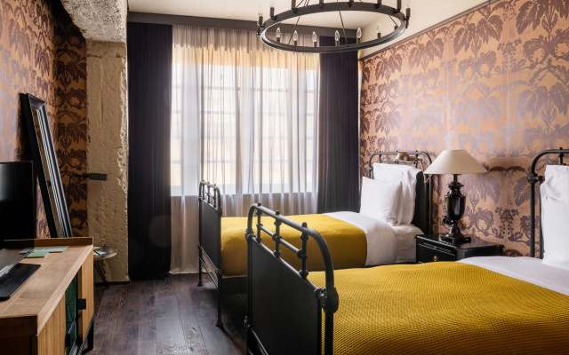 Lucky Hotel