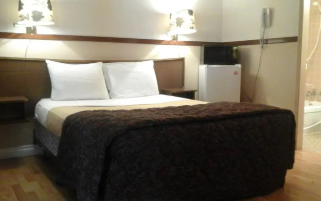Falcon Nest Motel