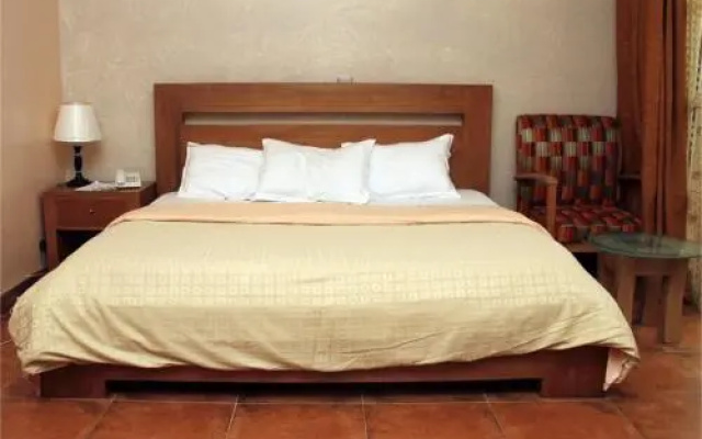 La Maison Hotel And Suites