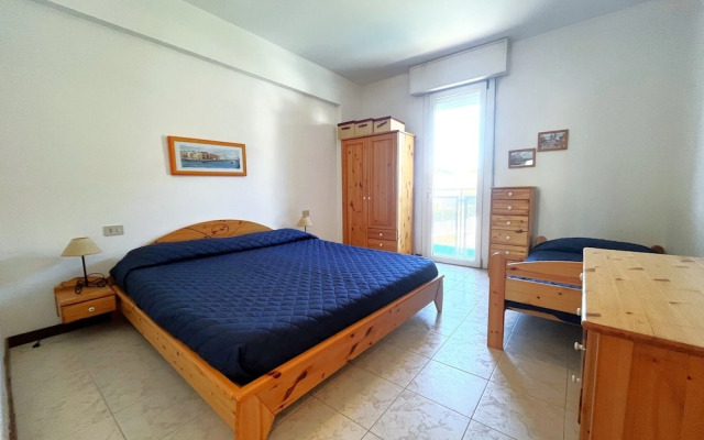 Charming Family Flat Near the Beach