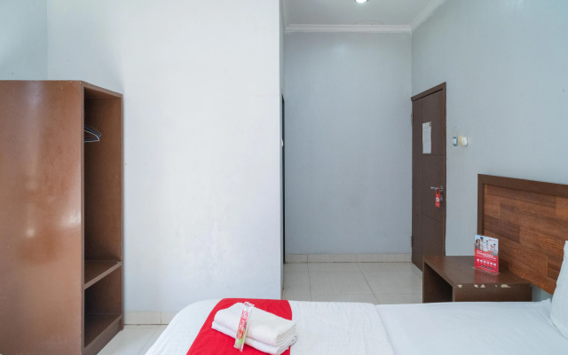 RedDoorz Syariah Near Tugu Dodol Kandangan