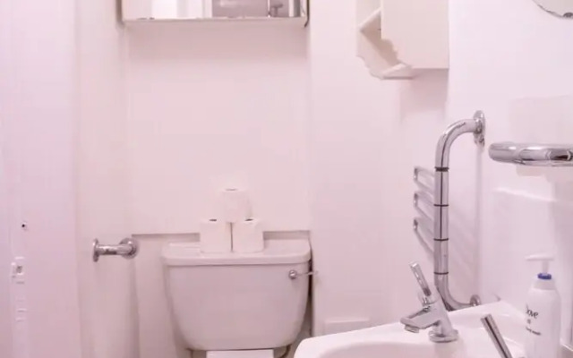 2 Bedroom Property Near Old Town