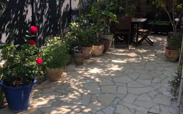 Dépendance de 30m² dans maison avec entrée privée