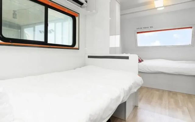 Pohang Uni's Sea Caravan Guryongpo Branch