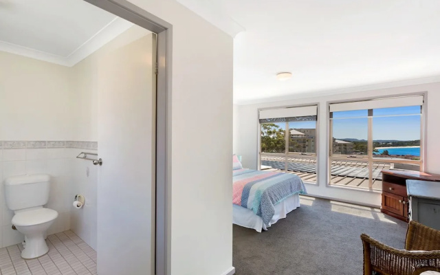 Ronald Avenue, Unit 2/36